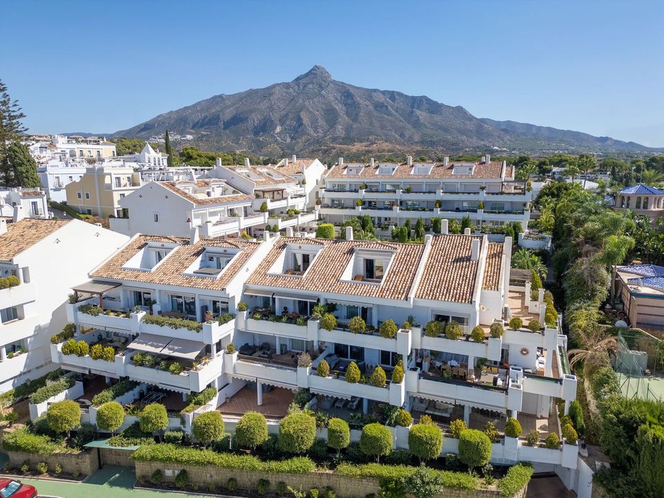 3 bedrooms Penthouse in Marbella, Spain No. 209715