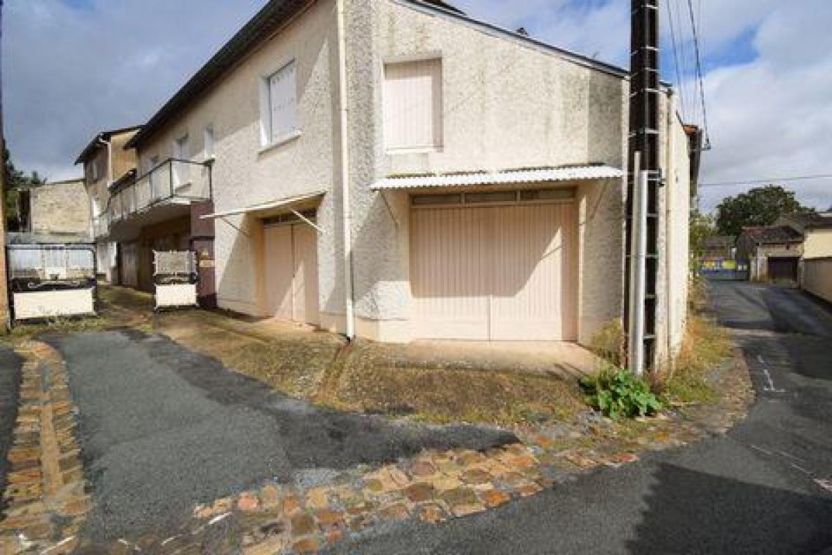 5 bedrooms House in Poitiers, France No. 31320