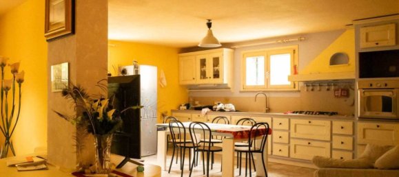 3 bedrooms House in Cecina, Italy No. 114637 11