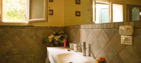 3 bedrooms House in Cecina, Italy No. 114637 7