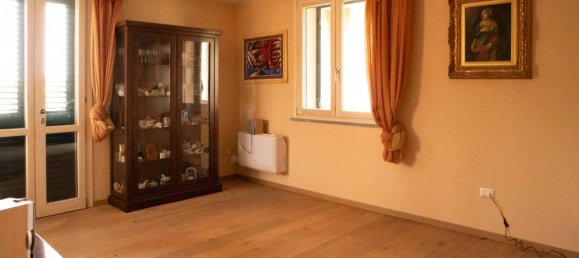 3 bedrooms House in Cecina, Italy No. 114637 9