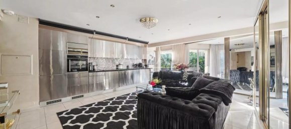 2 rooms Apartment in Paris, France No. 138141 3