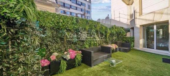 2 rooms Apartment in Paris, France No. 138141 12