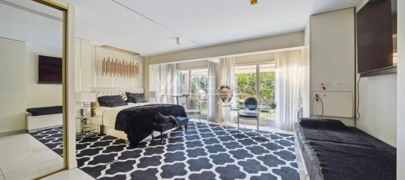 2 rooms Apartment in Paris, France No. 138141 4