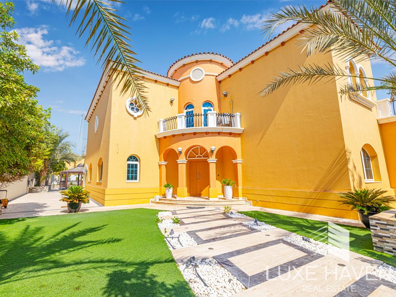 5 bedrooms Villa in Jumeirah Park, UAE No. 13671