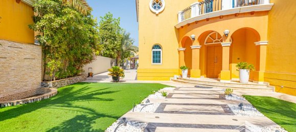5 bedrooms Villa in Jumeirah Park, UAE No. 13671 2