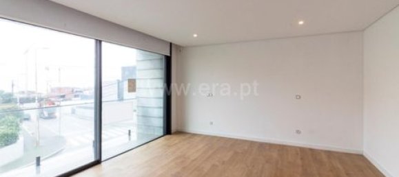 Таунхаус с 3 спальнями в Вила Нова ди Гая, Португалия № 151657 24