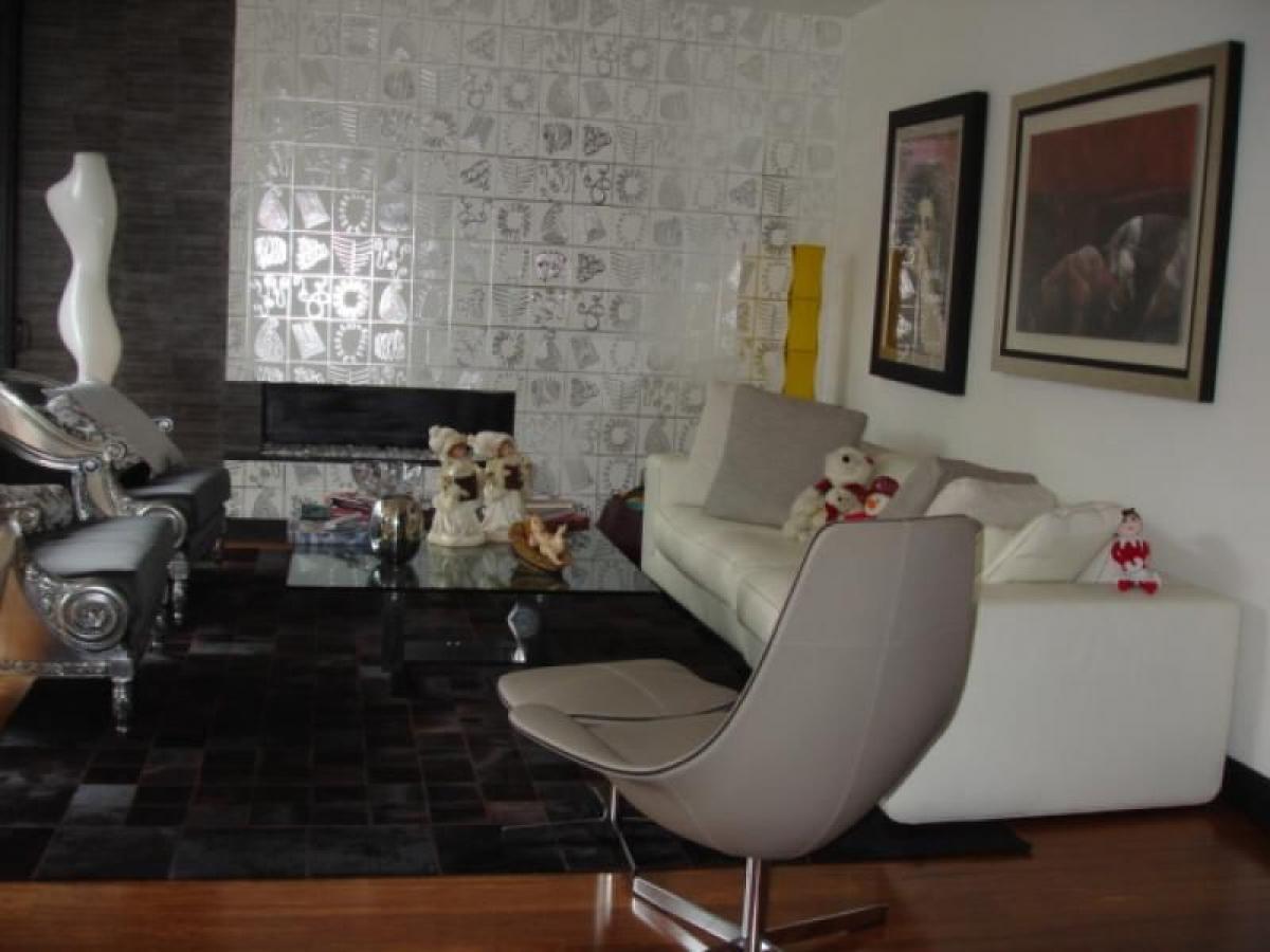 Casa de 3 dormitorios en Bogotá, Colombia No. 10233