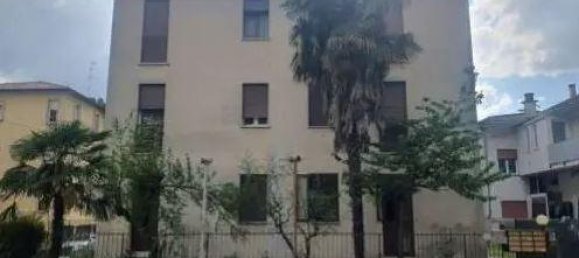 5 rooms Apartment in Padua, Italy No. 32319 2