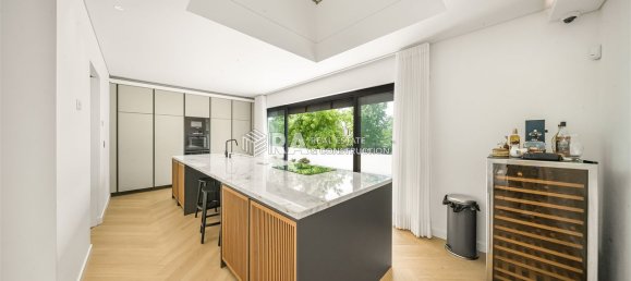 5 bedrooms House in Almada, Portugal No. 99950 44