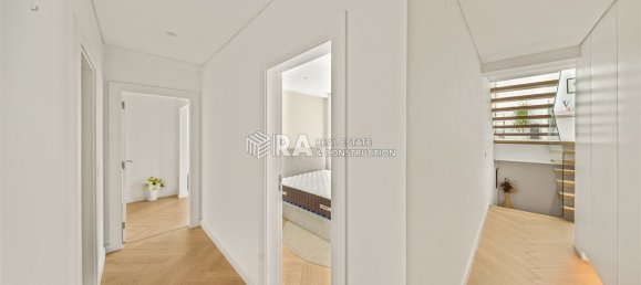 5 bedrooms House in Almada, Portugal No. 99950 25