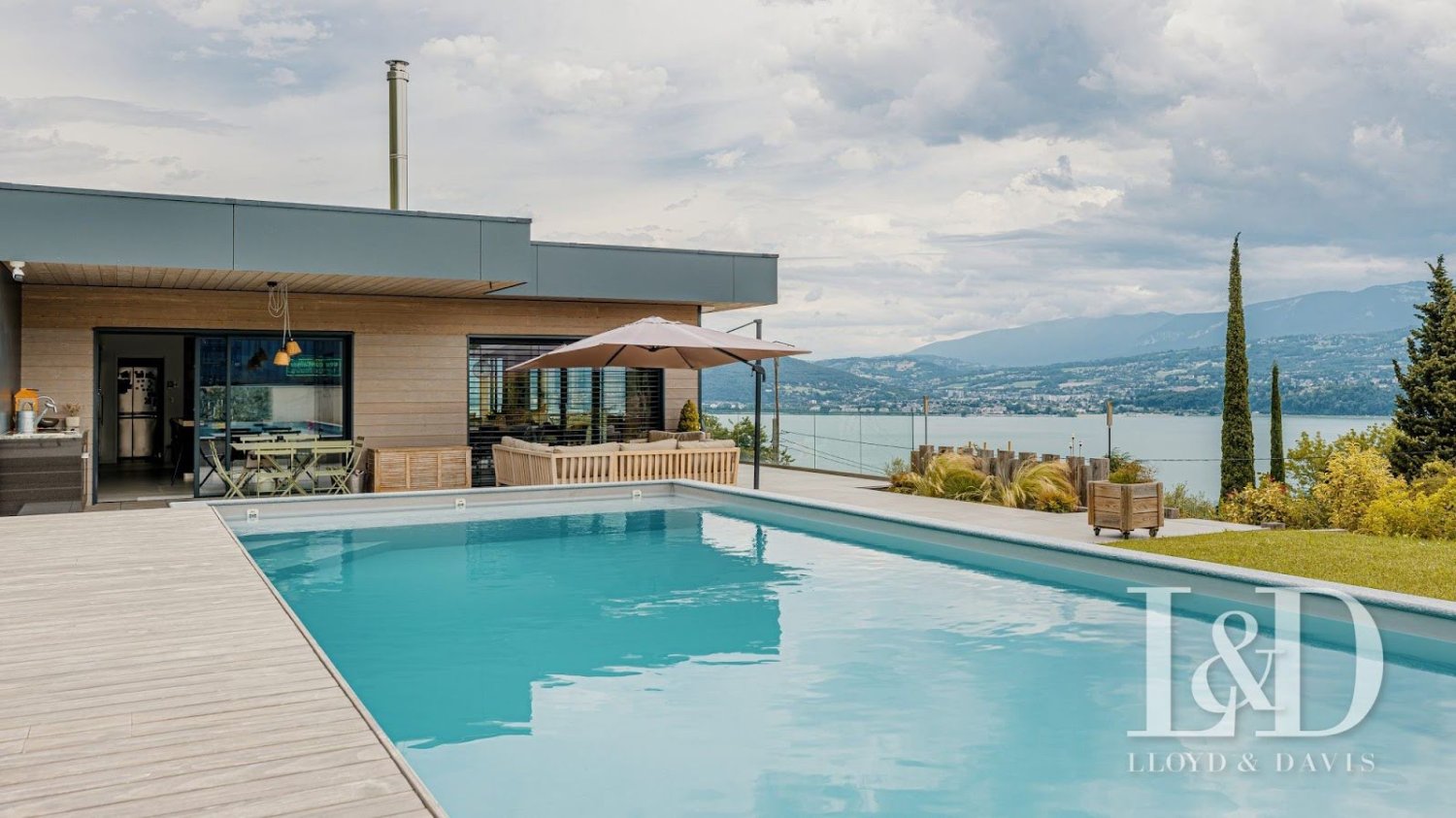 4 bedrooms Villa in Bourdeau, France No. 193557