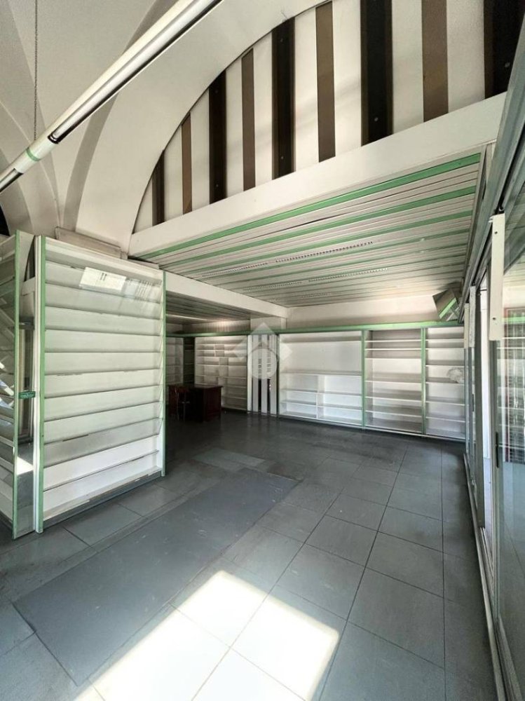 Коммерческая недвижимость с 2 комнатами в Сарцана, Италия № 74385