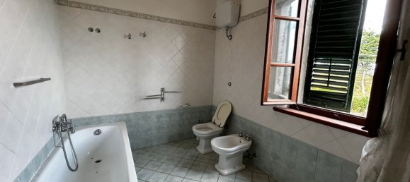 8 rooms House in Terricciola, Italy No. 103008 5
