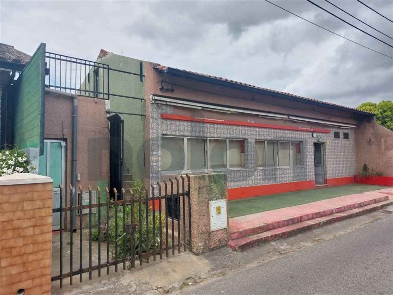 Gewerbliche Immobilie in Aradas, Portugal 179m², Nr. 190966