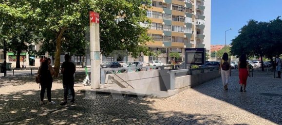 3 bedrooms Apartment in Lisbon, Portugal No. 10771 5