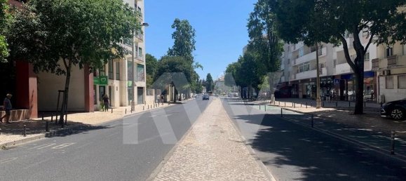 3 bedrooms Apartment in Lisbon, Portugal No. 10771 6