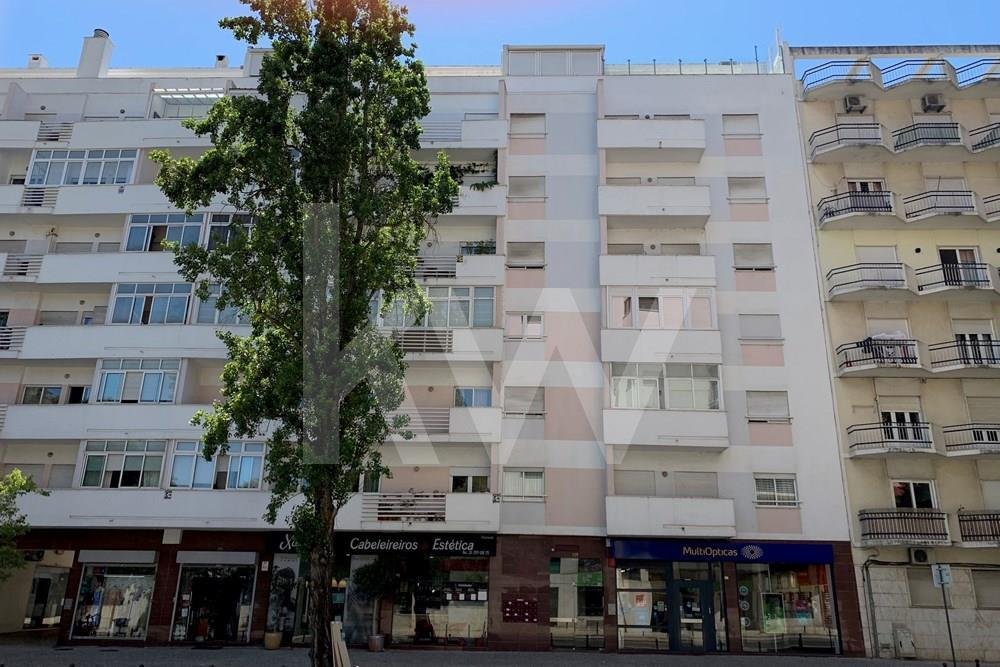 3 bedrooms Apartment in Lisbon, Portugal No. 10771