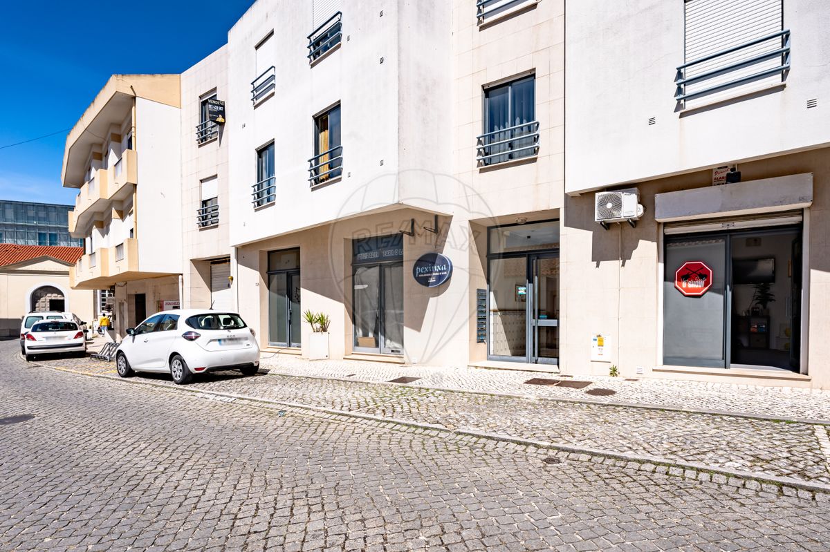 68m² Commercial property in Marinha Grande, Portugal No. 66974