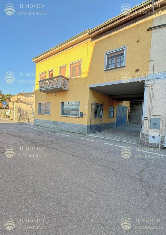 Apartamento de 3 habitaciónes en Caselle Lurani, Italy No. 234813