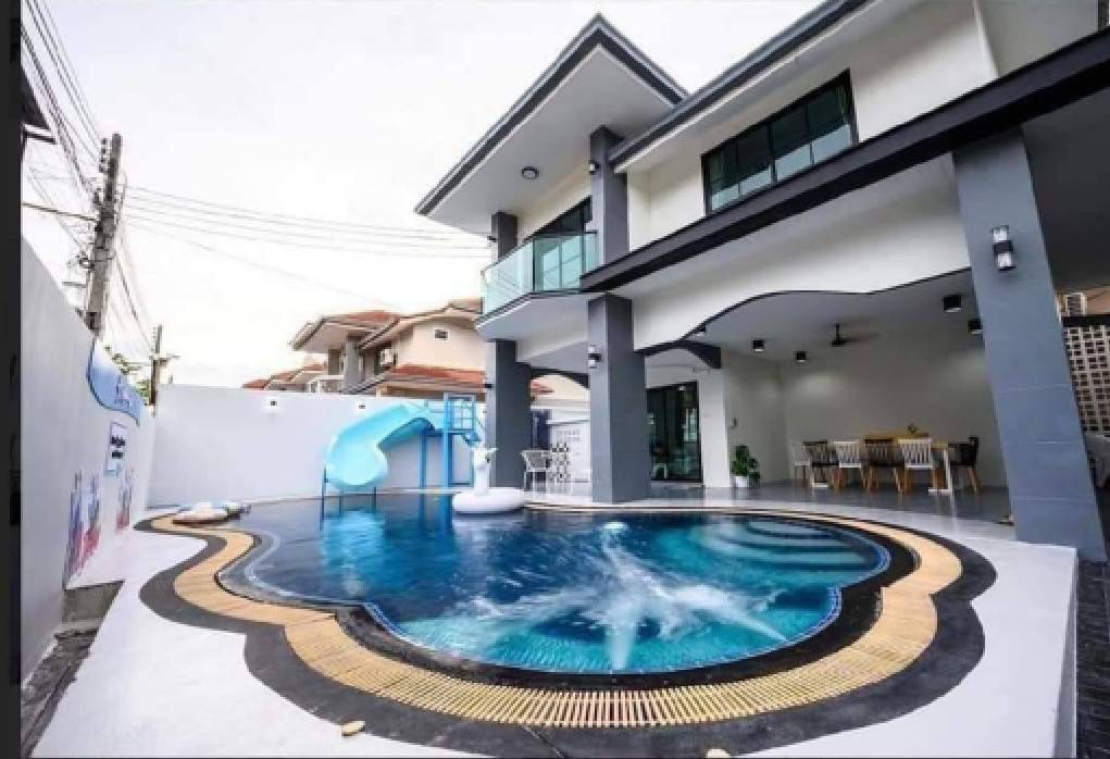6 bedrooms Villa in Pattaya, Thailand No. 4229