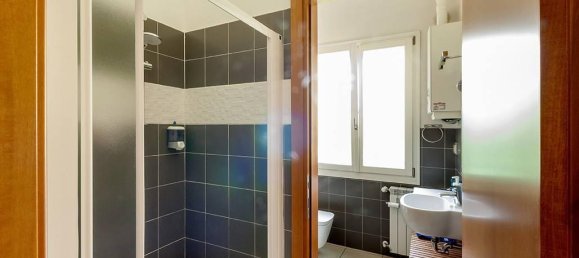 4 rooms Apartment in Bologna, Italy No. 36692 8