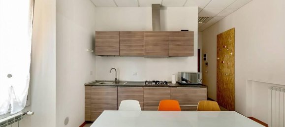 4 rooms Apartment in Bologna, Italy No. 36692 3