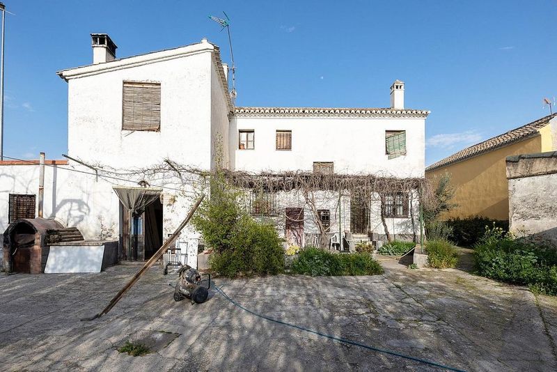 Casa de 6 dormitorios en Granada, Spain No. 220466