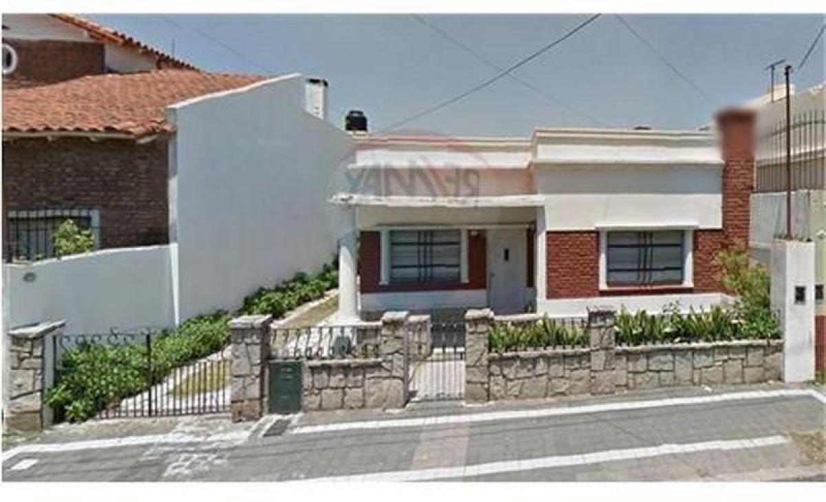 2 bedrooms House in Lanus, Argentina No. 59997