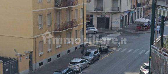 2 bedrooms Apartment in Turin, Italy No. 298681 2