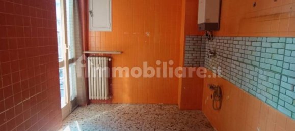 2 bedrooms Apartment in Turin, Italy No. 298681 5