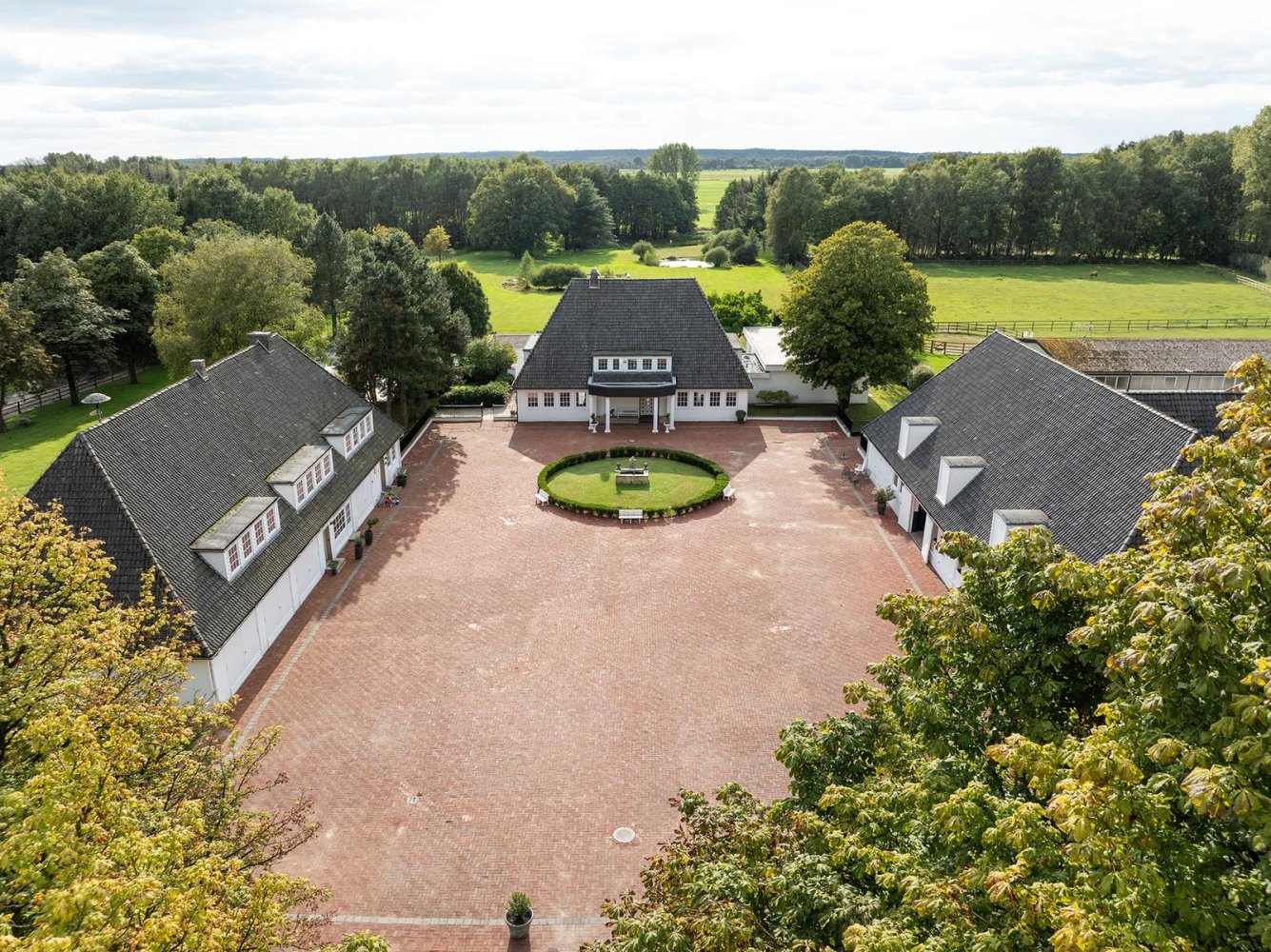 13 rooms Farm in Rotenburg, Germany No. 357990