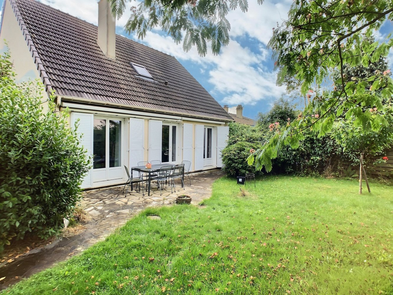 3 غرف نوم منزل في La Celle-les-Bordes, France رقم 142261