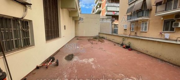 5 rooms Apartment in Rome, Italy No. 290148 9