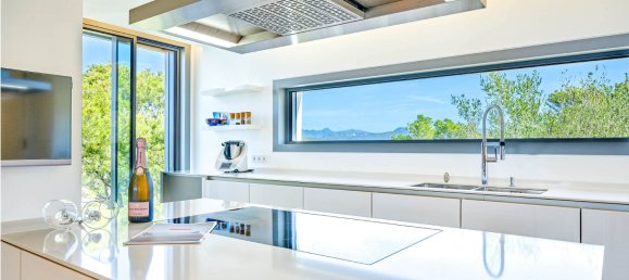 5 bedrooms Villa in Santa Ponsa, Spain No. 973 6