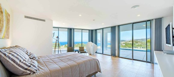 5 bedrooms Villa in Santa Ponsa, Spain No. 973 10
