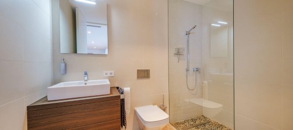 5 bedrooms Villa in Santa Ponsa, Spain No. 973 17