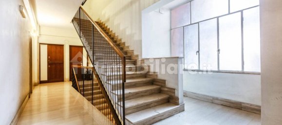 2 bedrooms Apartment in Rome, Italy No. 46240 3