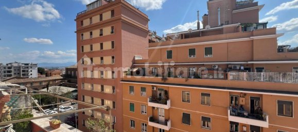 2 bedrooms Penthouse in Rome, Italy No. 44691 14