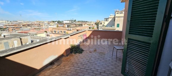 2 bedrooms Penthouse in Rome, Italy No. 44691 2