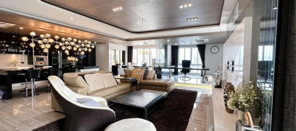 3 bedrooms Penthouse in Khlong Toei, Thailand No. 8830 10