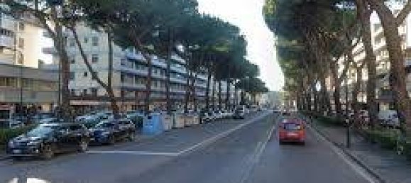 3 rooms Commercial property in Florence, Italy No. 35754 2