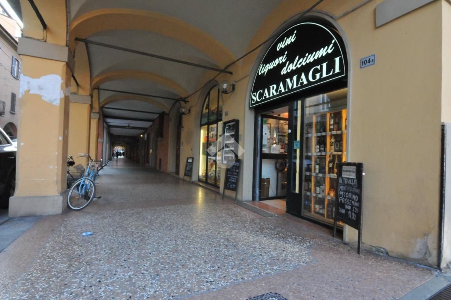  عقار تجاري في Bologna, Italy 291متر مربع رقم 4648