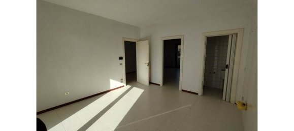 5 rooms Apartment in Lecce, Italy No. 199283 19