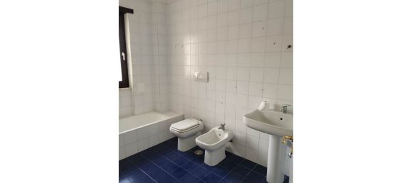 5 rooms Apartment in Lecce, Italy No. 199283 10