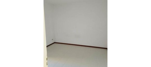 5 rooms Apartment in Lecce, Italy No. 199283 4