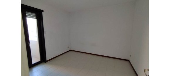 5 rooms Apartment in Lecce, Italy No. 199283 3