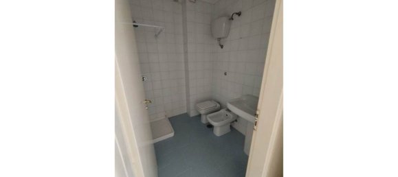 5 rooms Apartment in Lecce, Italy No. 199283 2