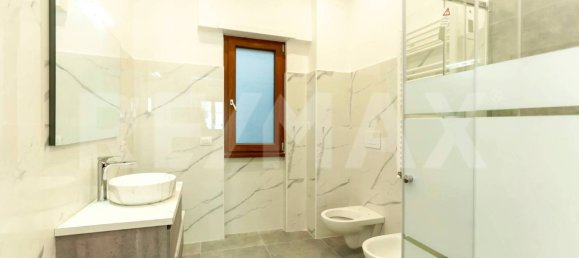 2 bedrooms Apartment in Rome, Italy No. 7533 8