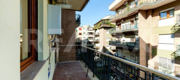 2 bedrooms Apartment in Rome, Italy No. 7533 21